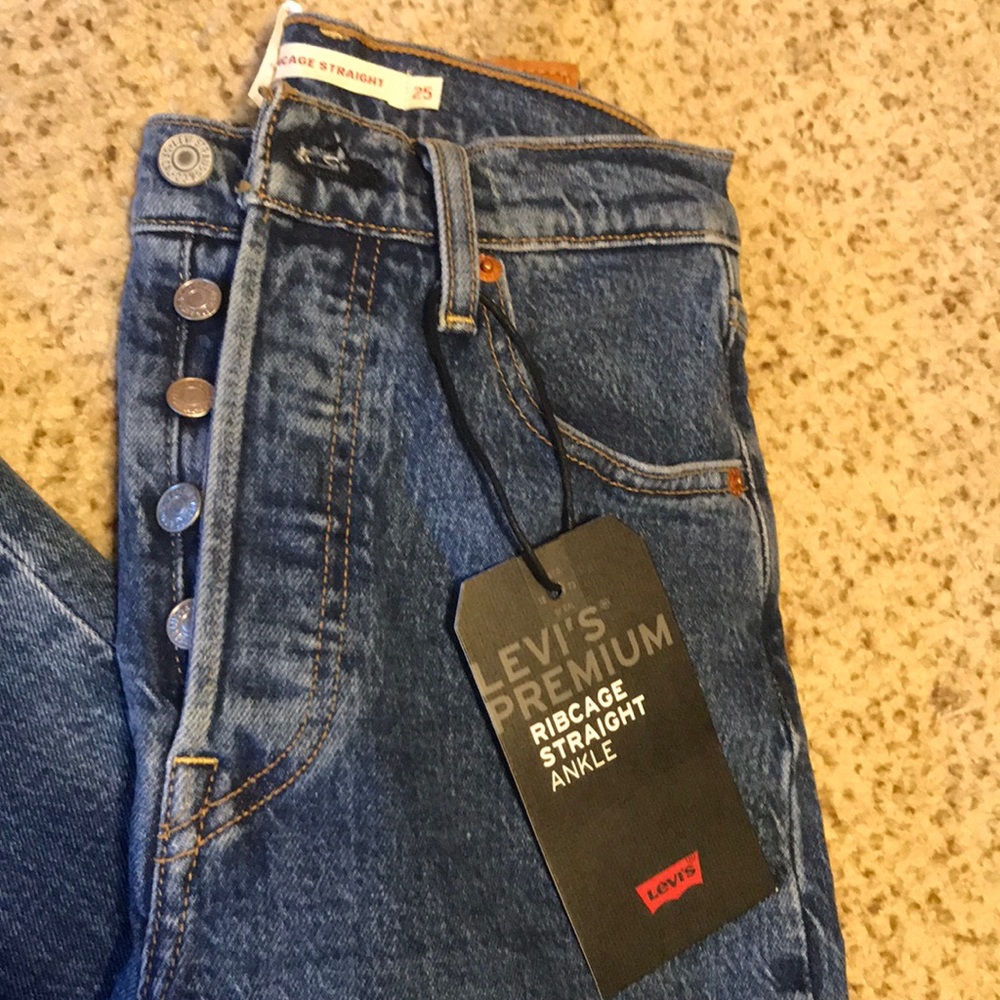 Levi’s Premium Ribcage Straight Ankle